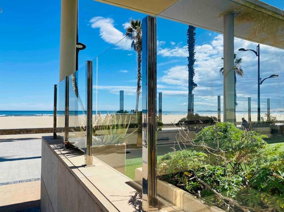 Stylish Apartment With Terrace On The Beachfrom Валенсія Екстер'єр фото